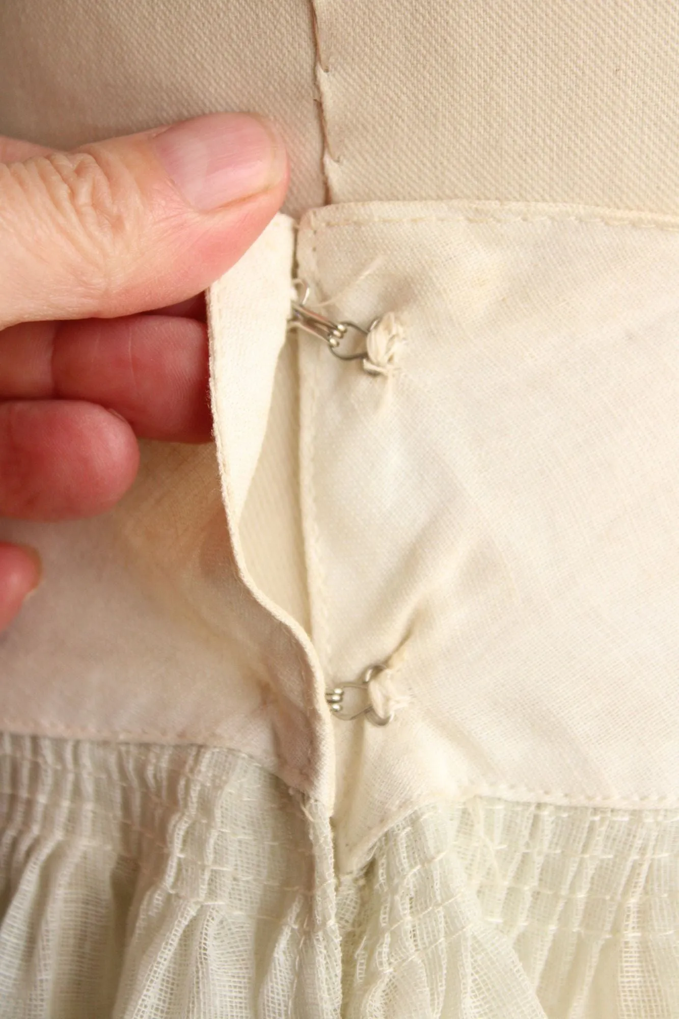 Vintage 1940s 1950s Winter White Gauze Pleated Crinoline