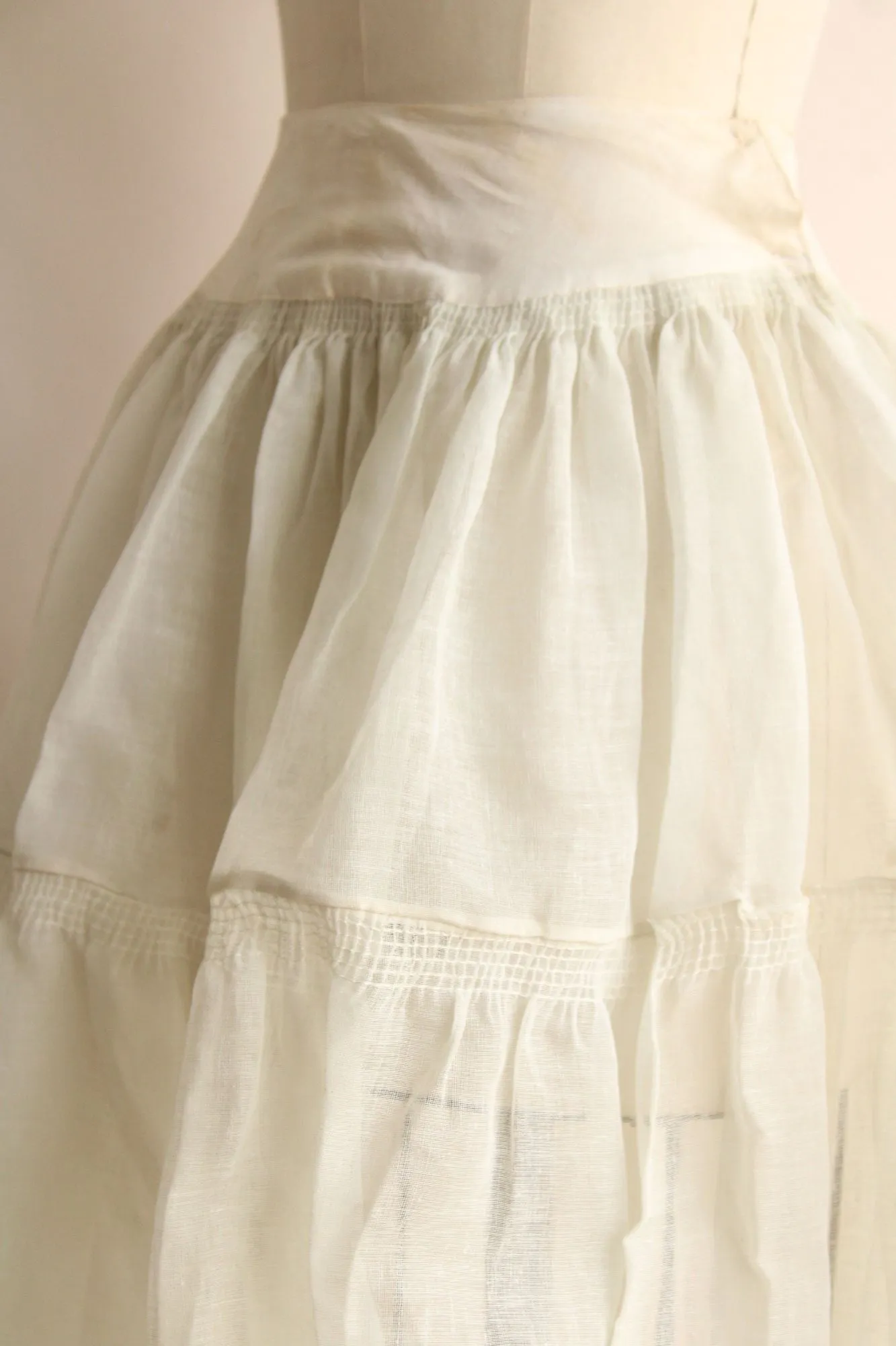 Vintage 1940s 1950s Winter White Gauze Pleated Crinoline